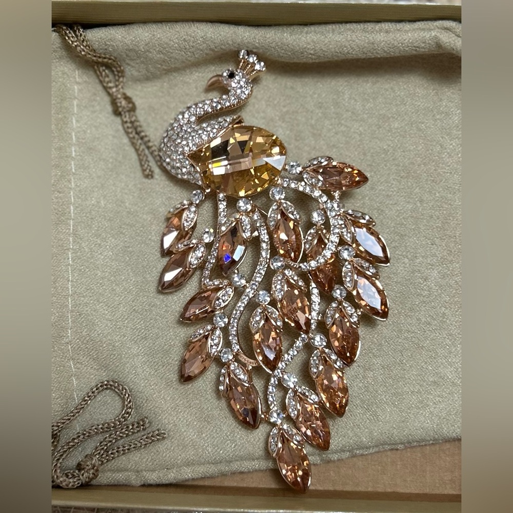 NWT JTV Peacock Brooch Pink and White Crystal